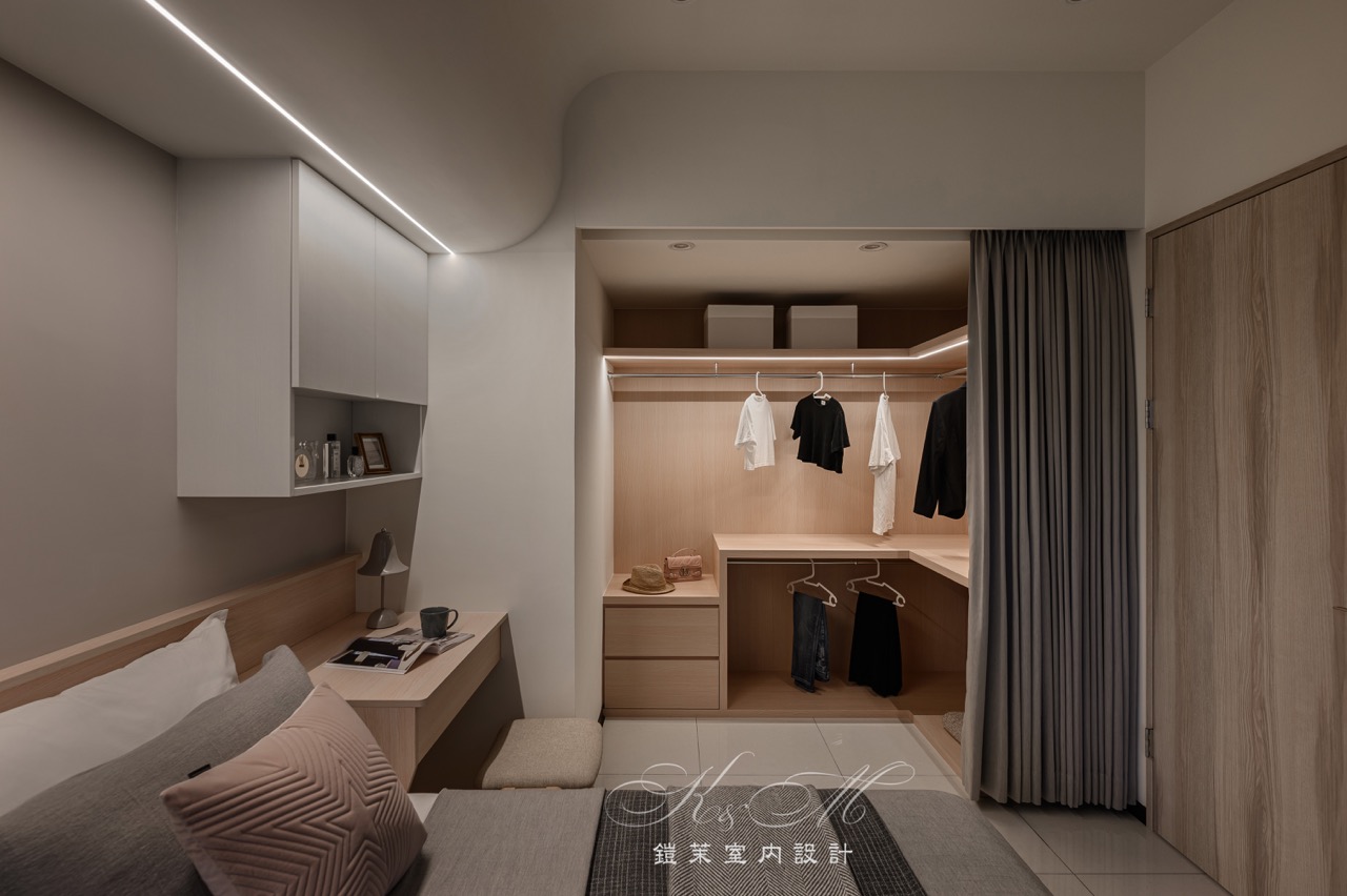 Xindian - A Subtle Dwelling of Wood and White